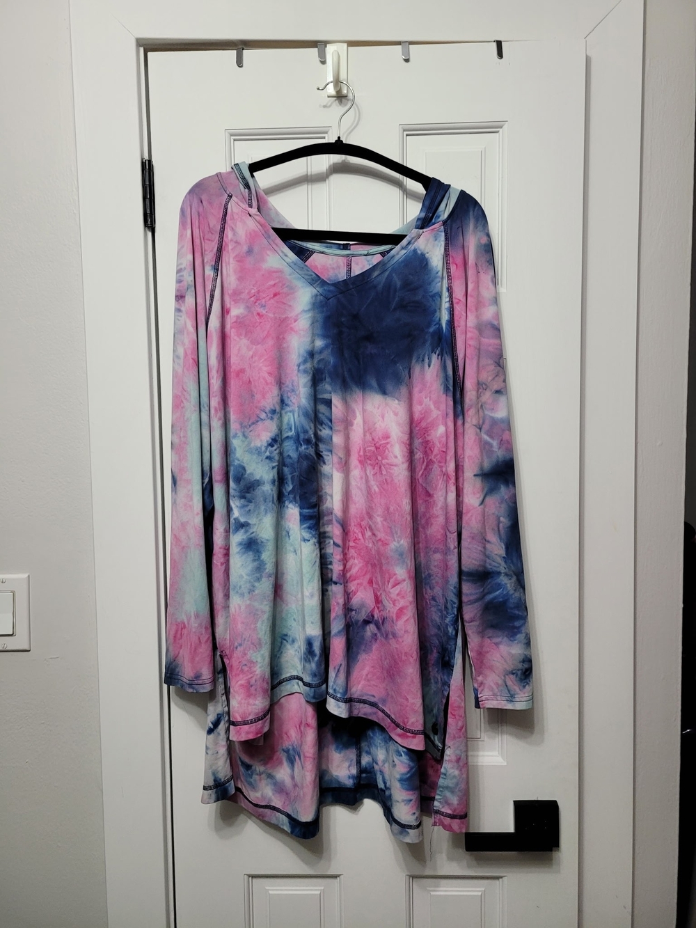 Livi Active Women's Tie-Dye V-Neck Tunic - Pink & Blue
